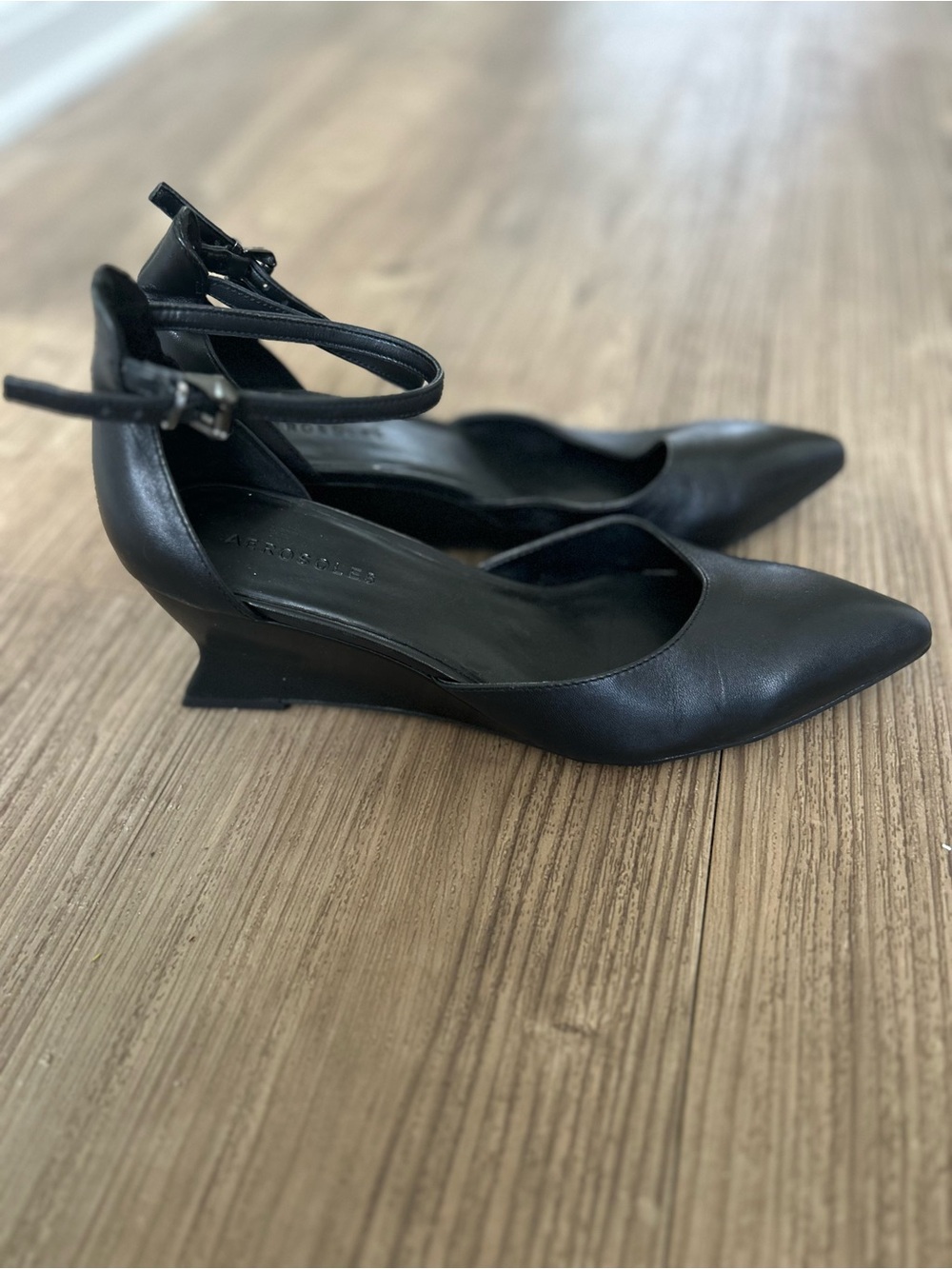New Aerosols Isra Wedge Pump Dress Shoes Size 8 Black Leather Upper Ankle Strap